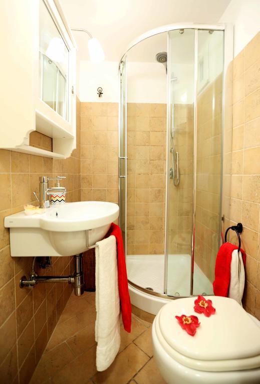 Riari Trastevere Apartment โรม ภายนอก รูปภาพ
